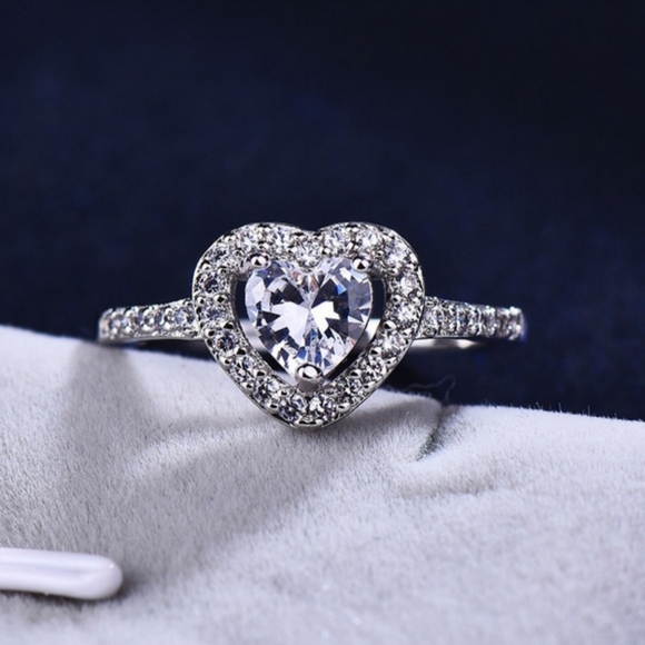 DAZZLING 18K WHITE GOLD PLATED HEART WHITE TOPAZ 2.5CT CZ ENGAGEMENT RING | 8 - Picture 13 of 13